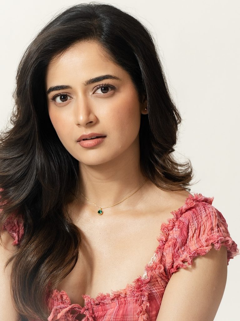 Ashika Ranganath in pink top and jeans stylish look Aug 2026 (7)